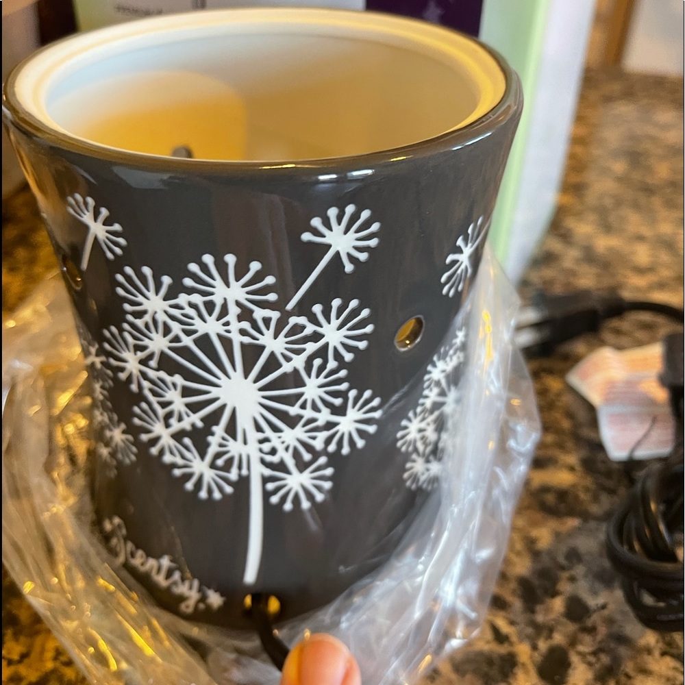 Scentsy Full Size Dandelion Warmer